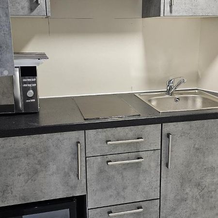 Cozy Studio Near To Tube Station Редбридж Экстерьер фото