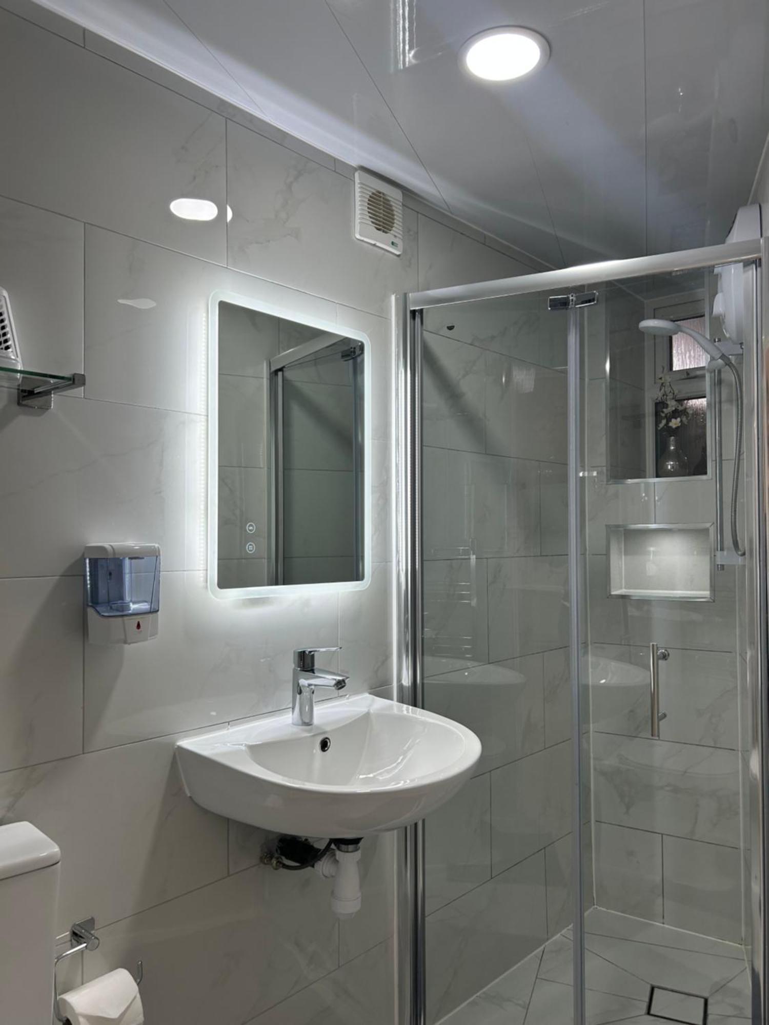 Cozy Studio Near To Tube Station Редбридж Экстерьер фото