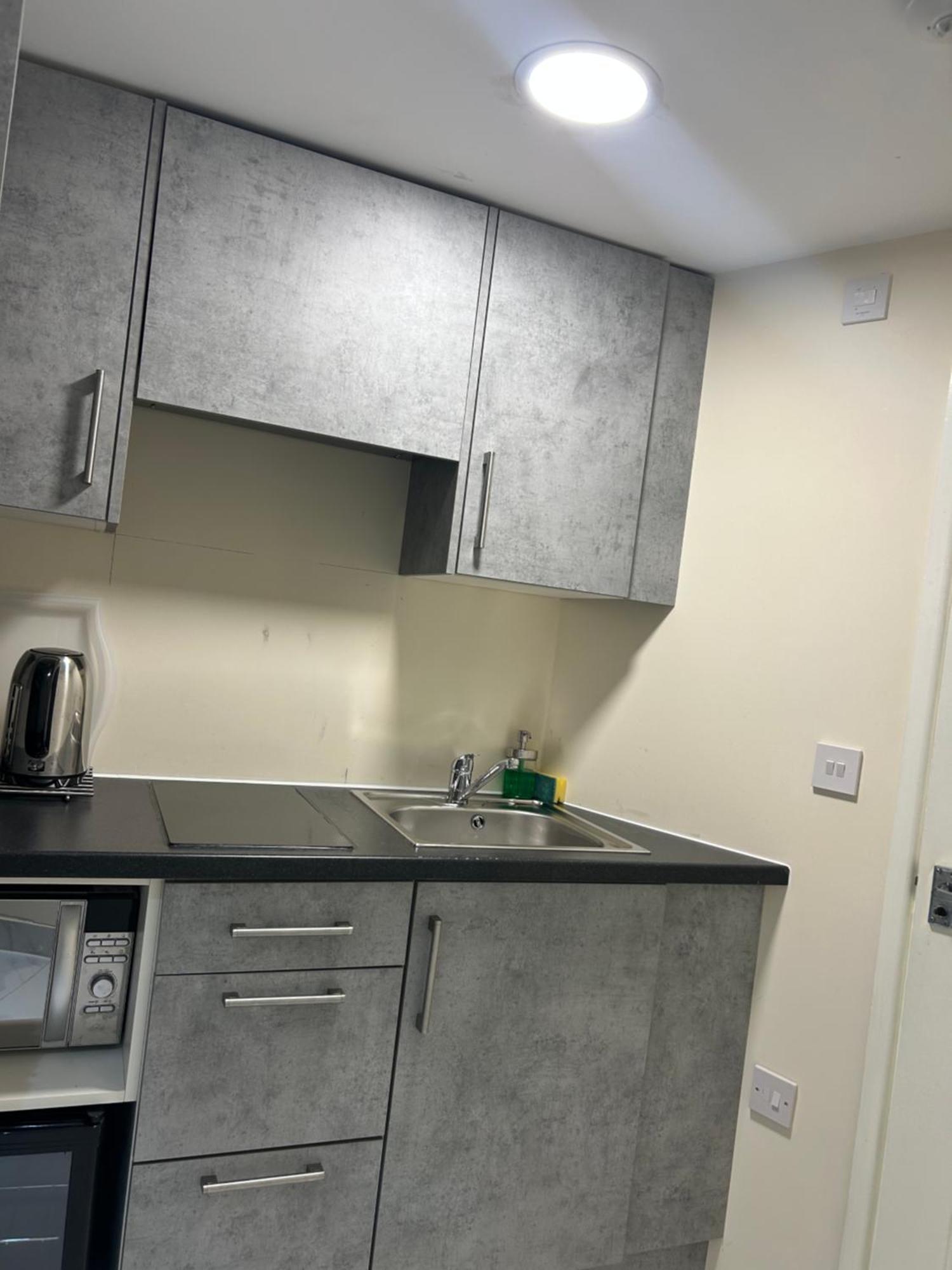 Cozy Studio Near To Tube Station Редбридж Экстерьер фото
