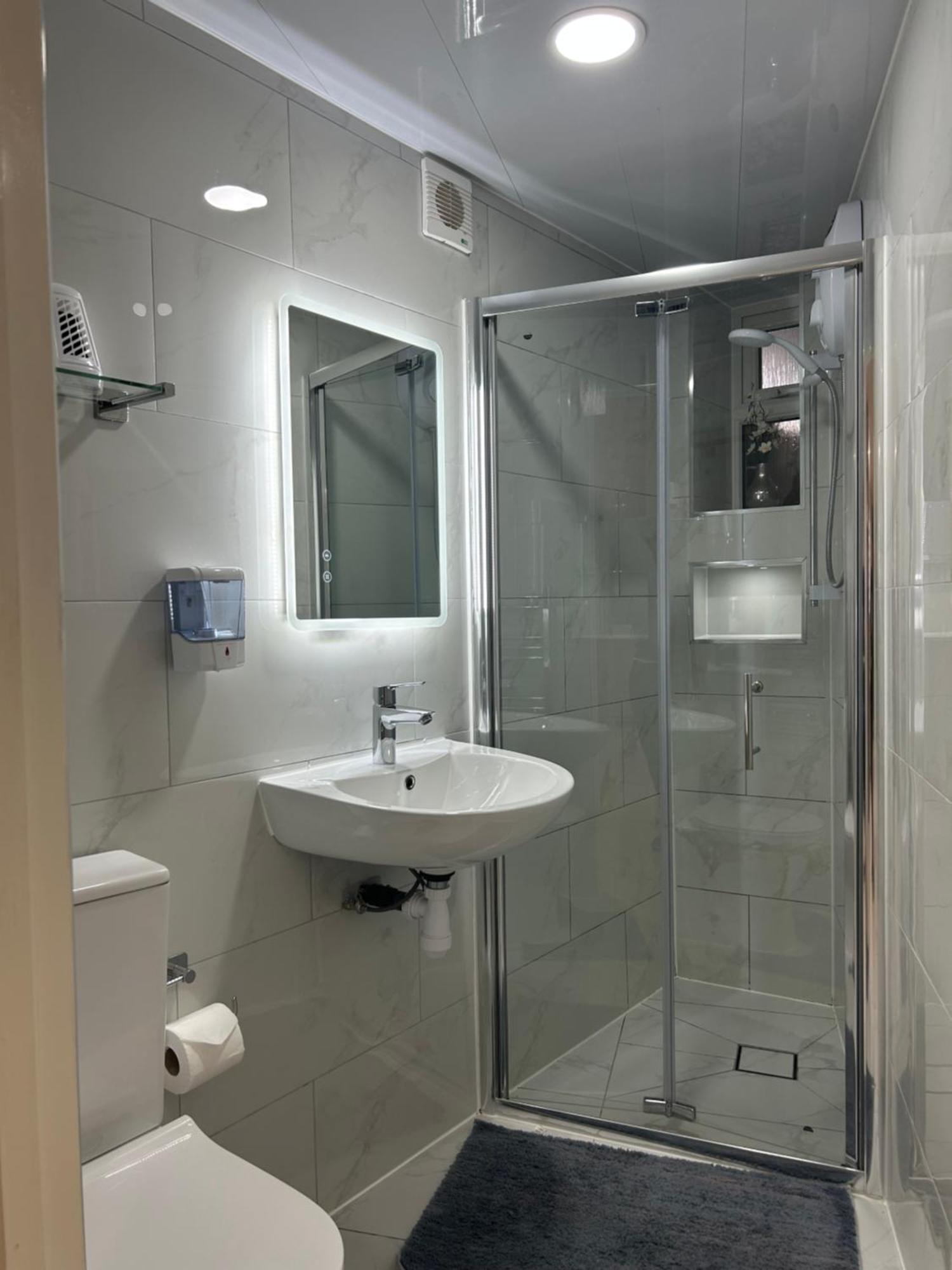 Cozy Studio Near To Tube Station Редбридж Экстерьер фото
